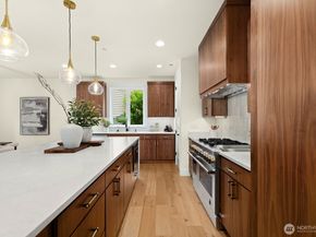 815 130th Avenue NE, Bellevue WA 98005