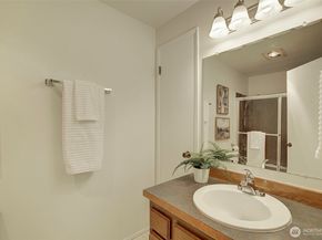 918 N 165th Street 6, Shoreline WA 98133
