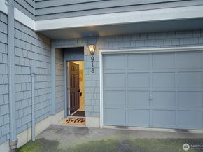 918 N 165th Street 6, Shoreline WA 98133