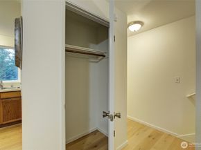 918 N 165th Street 6, Shoreline WA 98133