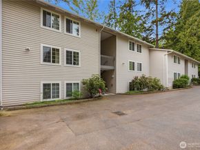 2721 NE 195th Street 3, Lake Forest Park WA 98155