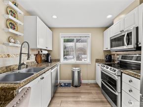 6825 SE Cougar Mountain Way, Bellevue WA 98006