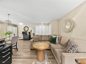 6825 SE Cougar Mountain Way, Bellevue WA 98006