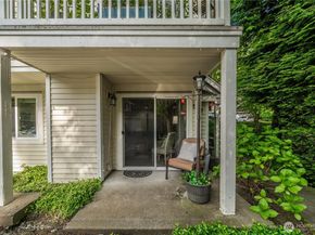 6825 SE Cougar Mountain Way, Bellevue WA 98006