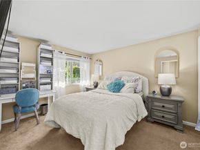 6825 SE Cougar Mountain Way, Bellevue WA 98006