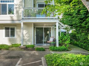 6825 SE Cougar Mountain Way, Bellevue WA 98006