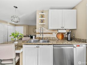 6825 SE Cougar Mountain Way, Bellevue WA 98006