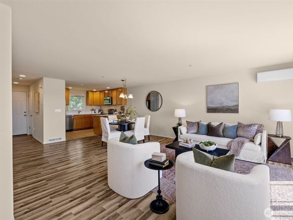 3970 129th Place SE A202, Bellevue WA 98006