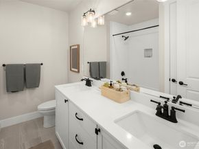 14319 149th Place NE 40, Woodinville WA 98072