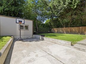 18823 SE 42nd Street, Issaquah WA 98027
