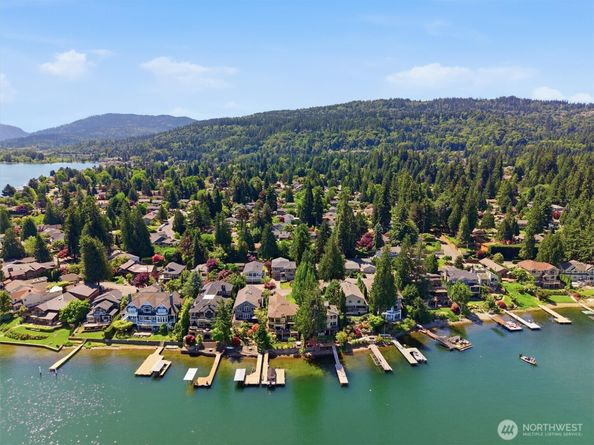 18823 SE 42nd Street, Issaquah WA 98027