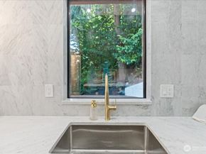 4011 SW Maryland Place, Seattle WA 98116
