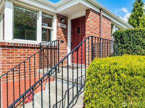 5457 35th Avenue SW, Seattle WA 98126