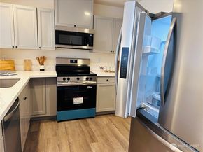 8828 238th St SW D1, Edmonds WA 98026