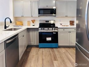 8828 238th St SW D1, Edmonds WA 98026