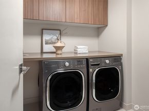 583 Battery Street 3704N, Seattle WA 98121