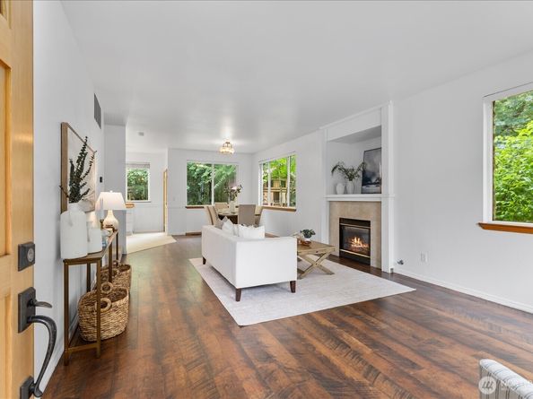 19414 77th Place NE, Kenmore WA 98028