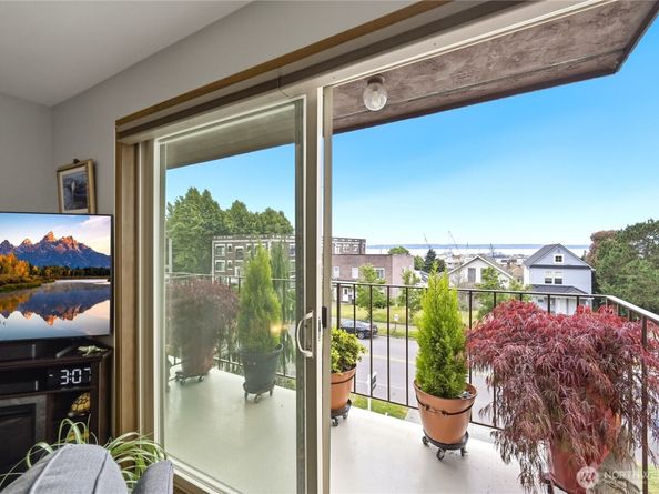 2619 Rucker Avenue 6, Everett WA 98201