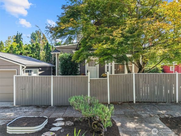 324 27th Avenue E, Seattle WA 98112