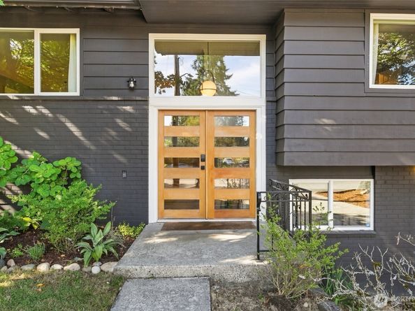 20417 55th Place NE, Lake Forest Park WA 98155