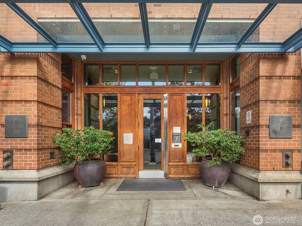 2414 1st Avenue 304, Seattle WA 98121