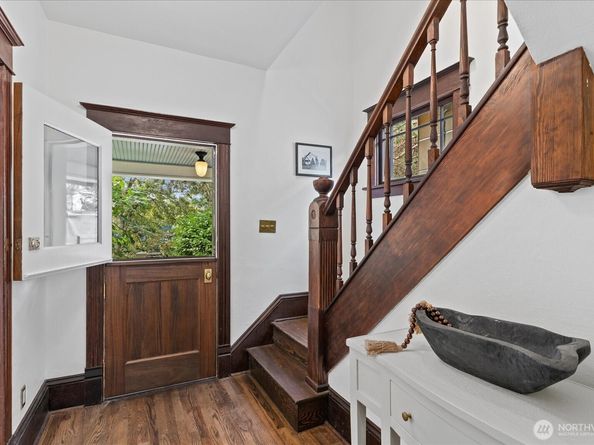 734 N 75th Street, Seattle WA 98103