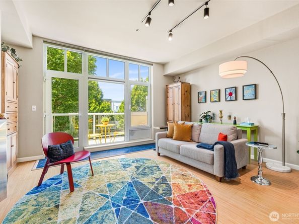 17 W Mercer Street 206, Seattle WA 98119