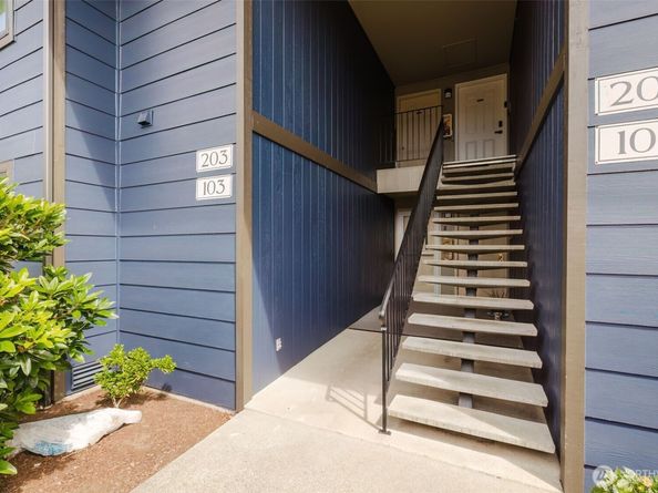 3580 Narrows View Lane NE 103, Bremerton WA 98310