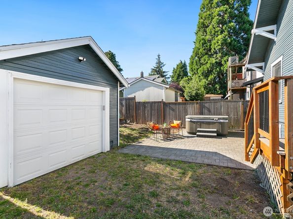 4329 5th Avenue NE, Seattle WA 98105