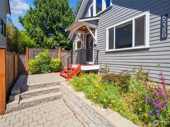 6538 11th Avenue NW 2, Seattle WA 98117