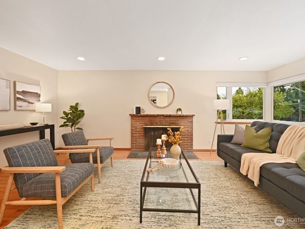 9823 41st Avenue SW, Seattle WA 98136