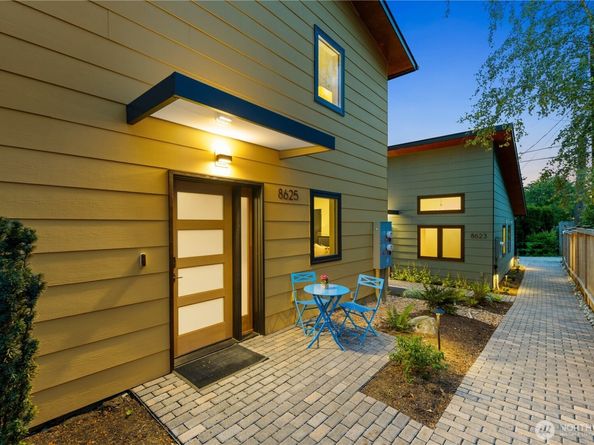 8625 30th Avenue SW, Seattle WA 98126