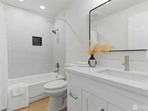 895 Highwood Drive SW, Issaquah WA 98027