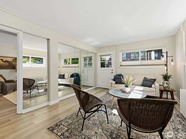 4407 SW Alaska Street 11, Seattle WA 98116