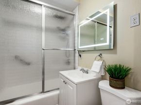 4407 SW Alaska Street 11, Seattle WA 98116