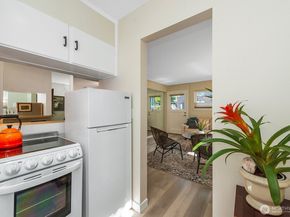 4407 SW Alaska Street 11, Seattle WA 98116