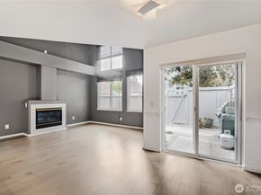 6711 S 239th Place N102, Kent WA 98032