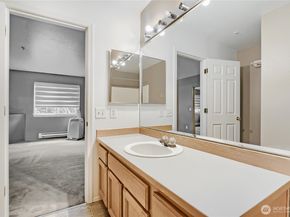 6711 S 239th Place N102, Kent WA 98032