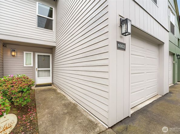 6711 S 239th Place N102, Kent WA 98032