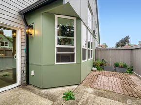 6711 S 239th Place N102, Kent WA 98032