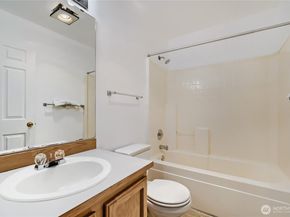 6711 S 239th Place N102, Kent WA 98032