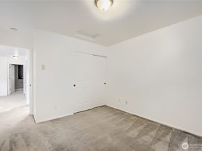6711 S 239th Place N102, Kent WA 98032