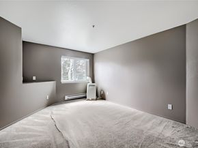 6711 S 239th Place N102, Kent WA 98032