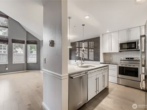 6711 S 239th Place N102, Kent WA 98032