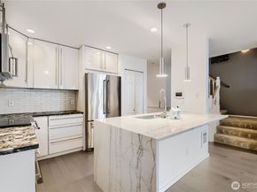 6711 S 239th Place N102, Kent WA 98032