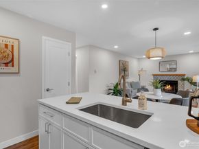 11701 100th Avenue NE 4, Kirkland WA 98034