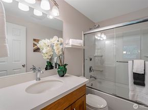 3401 79th Avenue SE, Mercer Island WA 98040