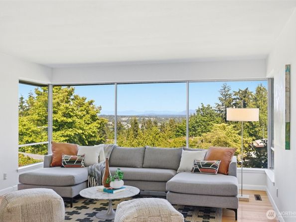 16532 34th Avenue NE, Lake Forest Park WA 98155