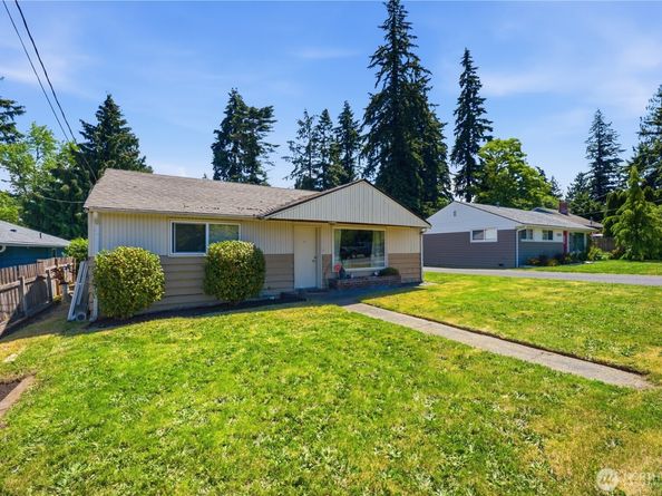 18824 Midvale Avenue N, Shoreline WA 98133