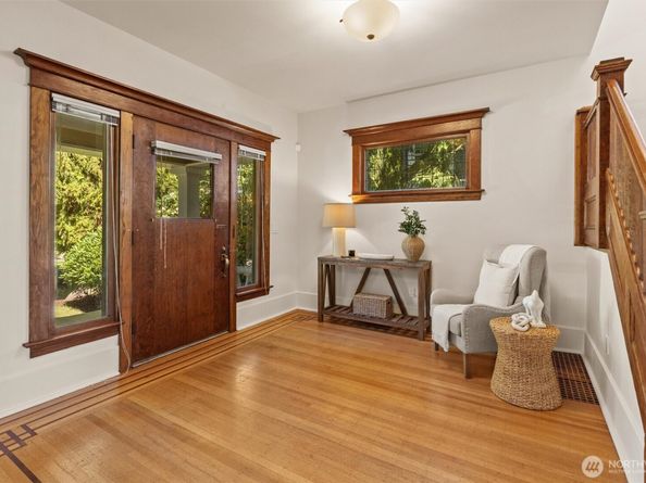 938 18th Avenue E, Seattle WA 98112